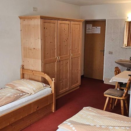 Garni Reutlingen Hotel โคลฟอสโก ภายนอก รูปภาพ