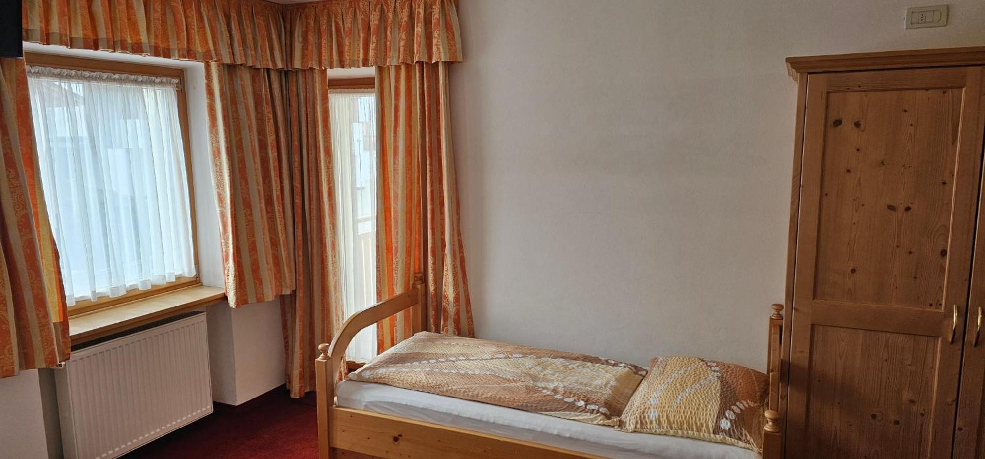 Garni Reutlingen Hotel โคลฟอสโก ภายนอก รูปภาพ