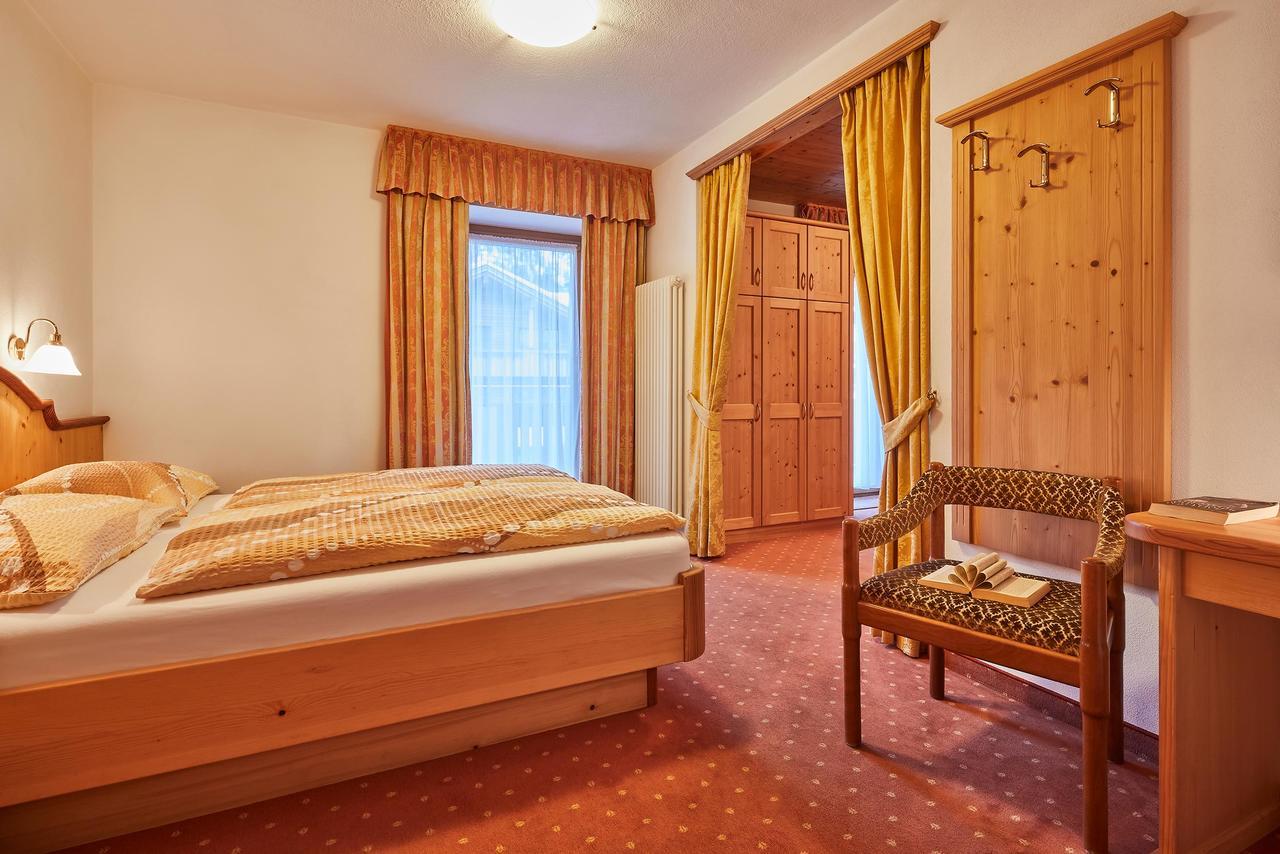 Garni Reutlingen Hotel โคลฟอสโก ภายนอก รูปภาพ